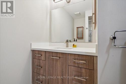 5300 Palmetto Place, Mississauga, ON - Indoor Photo Showing Bathroom