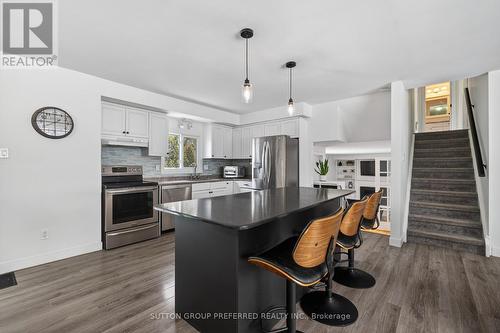 44 Cumberland Crescent, London North (North G), ON - Indoor Photo Showing Kitchen With Upgraded Kitchen