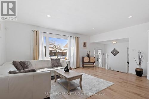 24 Keefer Road, Thorold (Confederation Heights), ON - Indoor Photo Showing Living Room
