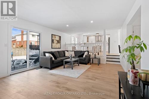 24 Keefer Road, Thorold (Confederation Heights), ON - Indoor Photo Showing Living Room