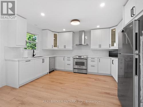 24 Keefer Road, Thorold (Confederation Heights), ON - Indoor Photo Showing Kitchen With Upgraded Kitchen