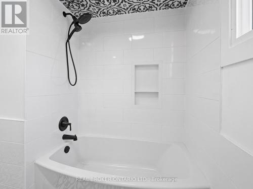 24 Keefer Road, Thorold (Confederation Heights), ON - Indoor Photo Showing Bathroom