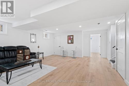 24 Keefer Road, Thorold (Confederation Heights), ON - Indoor Photo Showing Other Room