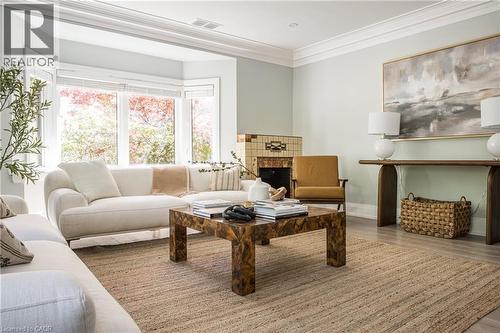 3 Oakwood Place, Hamilton, ON - Indoor Photo Showing Living Room
