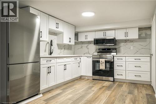 3 Oakwood Place, Hamilton, ON - Indoor Photo Showing Kitchen