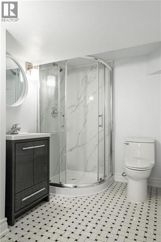 3 Oakwood Place, Hamilton, ON - Indoor Photo Showing Bathroom