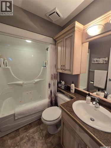 503 Edmonton Street, Broadview, SK - Indoor Photo Showing Bathroom