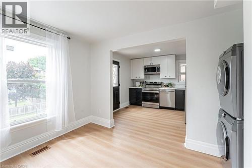 Bright living room on 2nd level with convenient private laundry. - 15 Barnesdale Avenue N, Hamilton, ON - Indoor