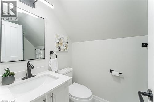 Full bathroom, bright & all new!! - 15 Barnesdale Avenue N, Hamilton, ON - Indoor Photo Showing Bathroom
