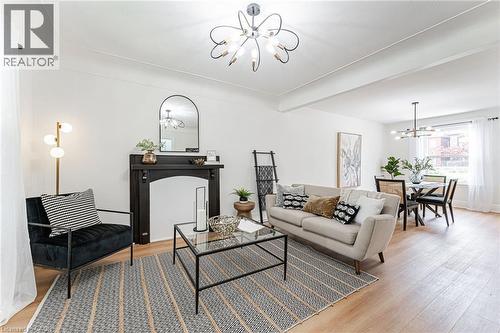 Stellar open concept floor plan; bright fresh paint & renovated throughout! - 15 Barnesdale Avenue N, Hamilton, ON - Indoor Photo Showing Living Room