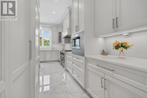 70 Appleyard Avenue, Vaughan, ON - Indoor Photo Showing Kitchen