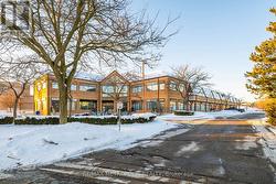 6 - 117 RINGWOOD DRIVE  Whitchurch-Stouffville, ON L4A 8C1