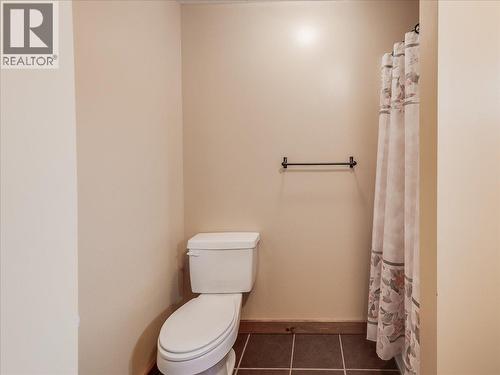 1532 Emerald Crescent, Castlegar, BC - Indoor Photo Showing Bathroom