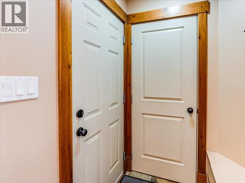 1532 Emerald Crescent, Castlegar, BC - Indoor Photo Showing Other Room