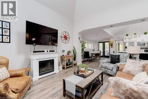 7 Homewood Avenue, Hamilton, ON - Indoor Photo Showing Living Room With Fireplace