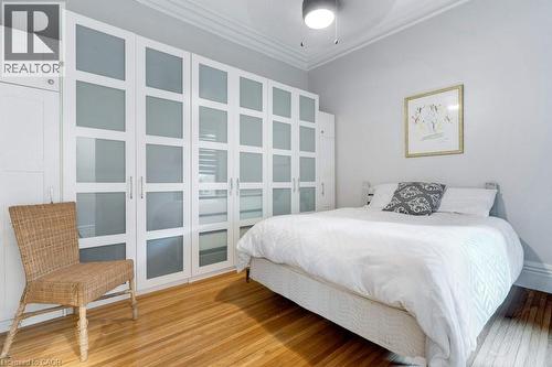 7 Homewood Avenue, Hamilton, ON - Indoor Photo Showing Bedroom