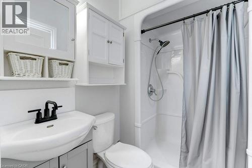 7 Homewood Avenue, Hamilton, ON - Indoor Photo Showing Bathroom