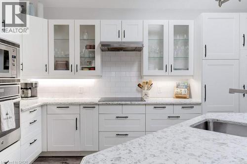 7 Homewood Avenue, Hamilton, ON - Indoor Photo Showing Kitchen With Upgraded Kitchen