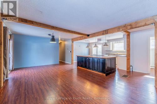 Open concept kitchen, dining room and living room - 440 Concession Rd 16 Concession E, Tiny, ON - Indoor