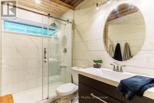 Main floor bathroom/laundry room - 440 Concession Rd 16 Concession E, Tiny, ON - Indoor Photo Showing Bathroom