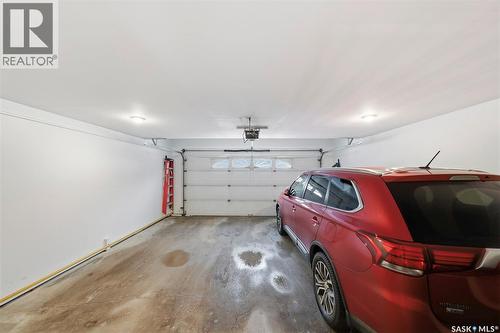 4 102 Willow Street, Saskatoon, SK - Indoor Photo Showing Garage