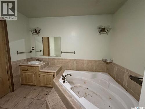 17 Patricia Drive, Coronach, SK - Indoor Photo Showing Bathroom