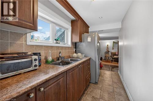 3175 Bunkerhill Place, Burlington, ON - Indoor Photo Showing Kitchen With Double Sink