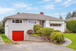 2930 Oriole St  Saanich, BC V8R 2W8