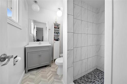 87 Leeds Ave, Winnipeg, MB 