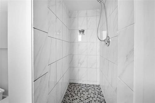 87 Leeds Ave, Winnipeg, MB 