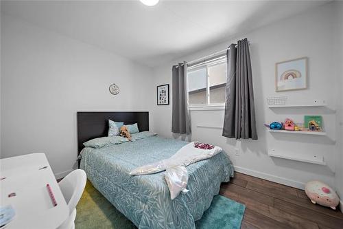 87 Leeds Ave, Winnipeg, MB 