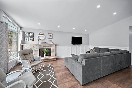 87 Leeds Ave, Winnipeg, MB 