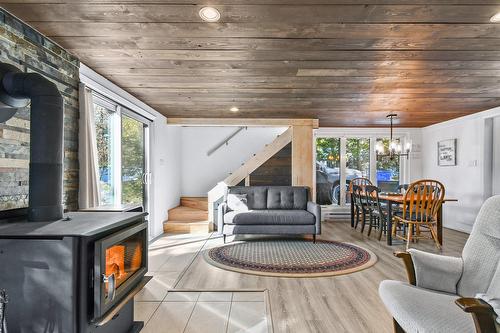 Salon - 2237 Ch. Principal, Saint-Mathieu-Du-Parc, QC - Indoor