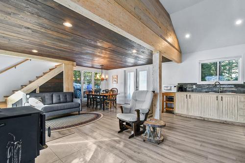 Salon - 2237 Ch. Principal, Saint-Mathieu-Du-Parc, QC - Indoor