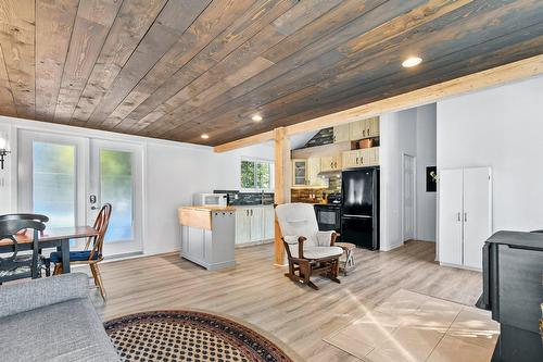 Salon - 2237 Ch. Principal, Saint-Mathieu-Du-Parc, QC - Indoor