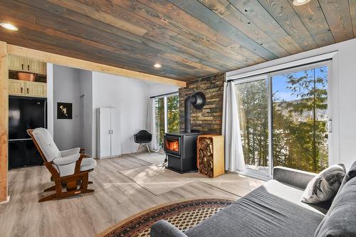 Salon - 2237 Ch. Principal, Saint-Mathieu-Du-Parc, QC - Indoor