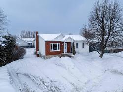 28 Rue Deblois  Drummondville, QC J2A 2M6