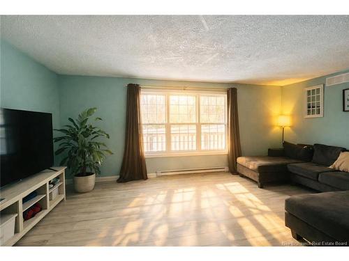 25 Johnston Rd, Lansdowne, NB 