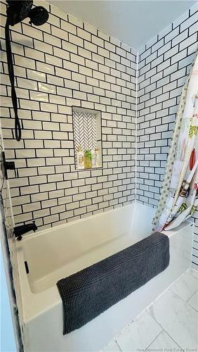 25 Johnston Rd, Lansdowne, NB 