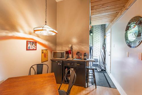 Dinette - 121 Route 216, Stoke, QC - Indoor