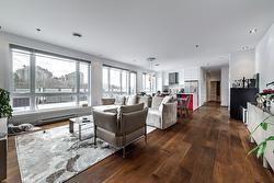 PH404-2285 Av. Ekers  Mont-Royal, QC H3S 1C6