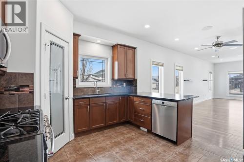 255 Werschner Crescent, Saskatoon, SK - Indoor Photo Showing Kitchen