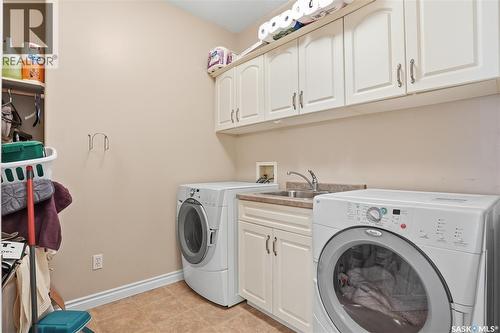 110 Brookshire Crescent, Saskatoon, SK - Indoor Photo Showing Laundry Room