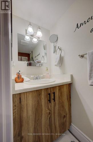 34 Willow Green Court, Kitchener, ON - Indoor Photo Showing Bathroom
