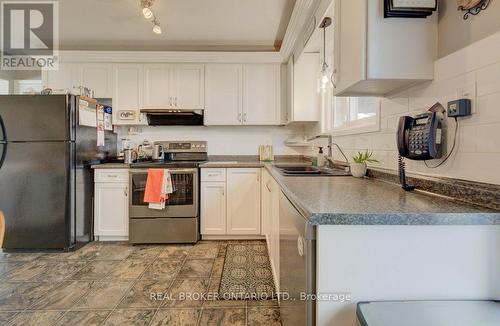 34 Willow Green Court, Kitchener, ON - Indoor Photo Showing Kitchen With Double Sink