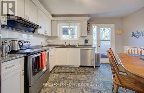 34 Willow Green Court, Kitchener, ON - Indoor Photo Showing Kitchen