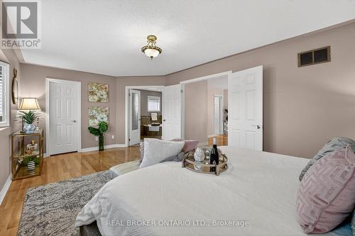 39 Pinebrook Circle, Caledon, ON - Indoor Photo Showing Bedroom