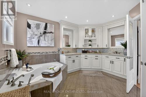 39 Pinebrook Circle, Caledon, ON - Indoor Photo Showing Kitchen