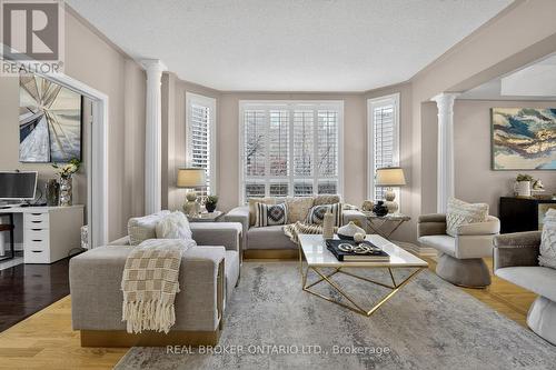 39 Pinebrook Circle, Caledon, ON - Indoor Photo Showing Living Room