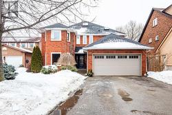 2912 APPLETON COURT  Oakville, ON L6J 6S4
